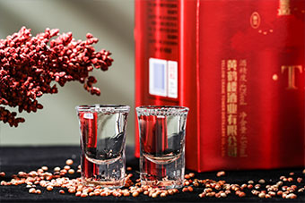 酒類產品精修圖片
