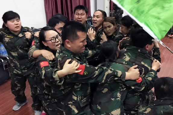 不輕言放棄，是對夢想的執著；不輕易服輸，是對成功的渴望！